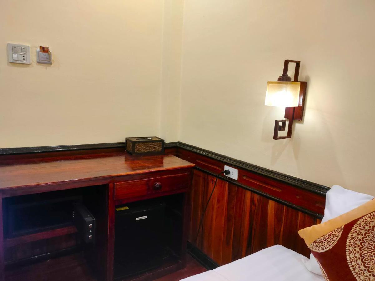 Lotus Corner - Heritage B&B Luang Prabang Bagian luar foto