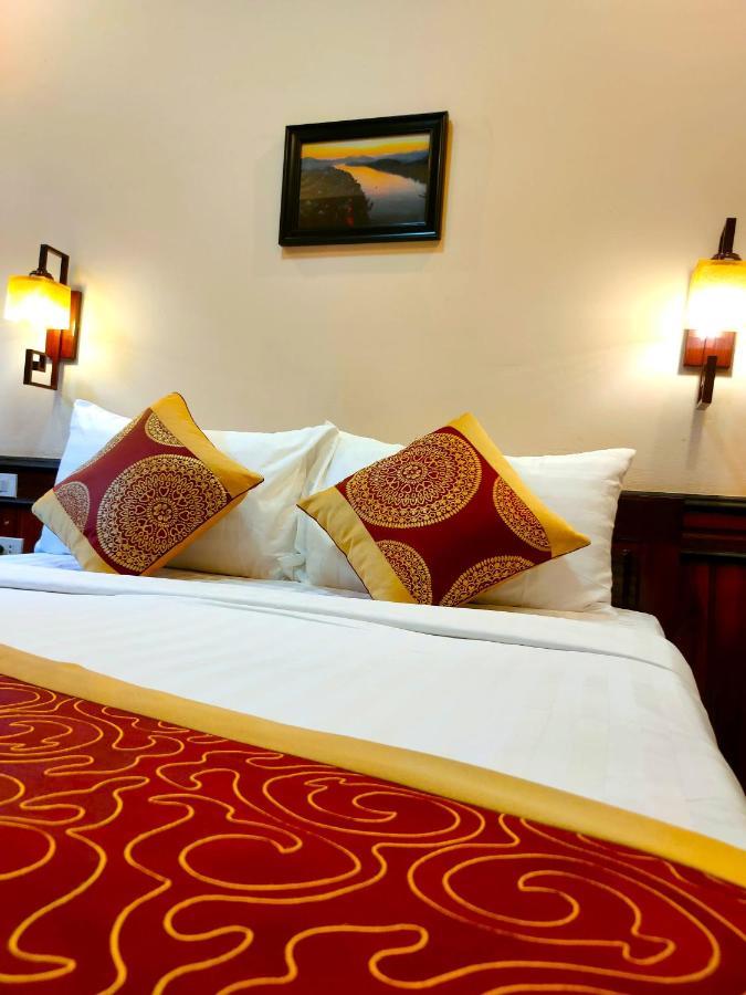 Lotus Corner - Heritage B&B Luang Prabang Bagian luar foto